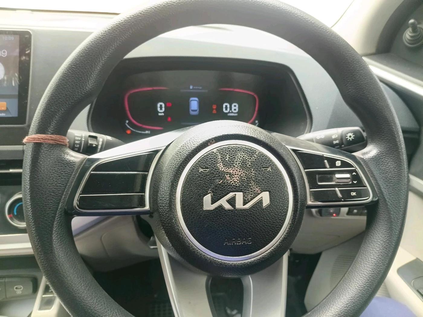 2023 KIA CARENS PREMIUM 1.5 PETROL 7 STR, CNG, Manual, 42,943 km, interior