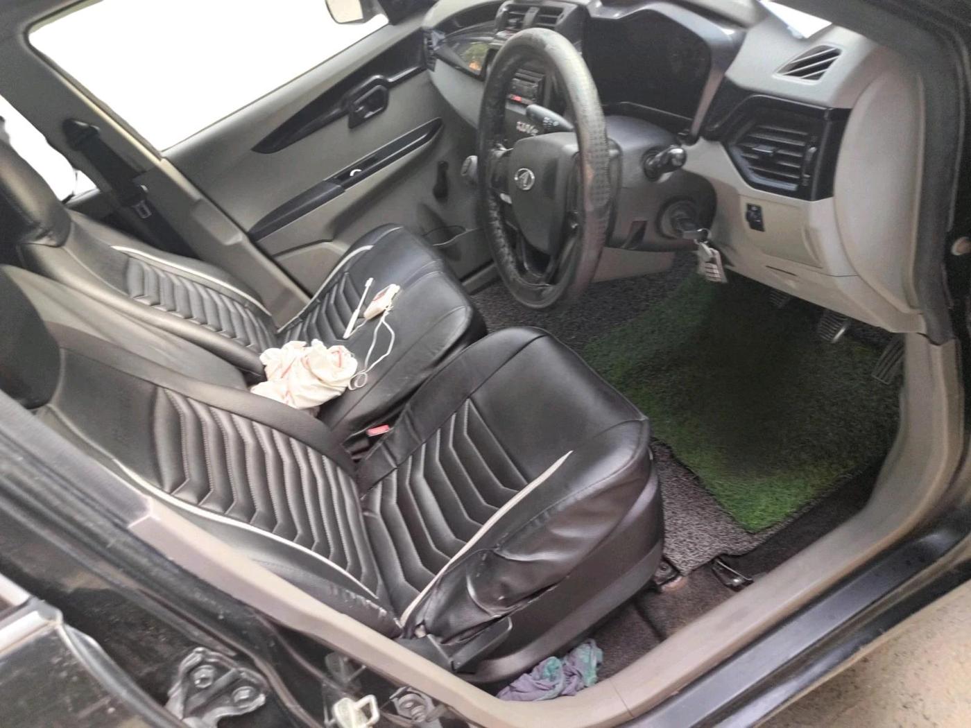 2017 Mahindra Kuv100 K2 6 STR, CNG, Manual, 1,04,259 km, interior