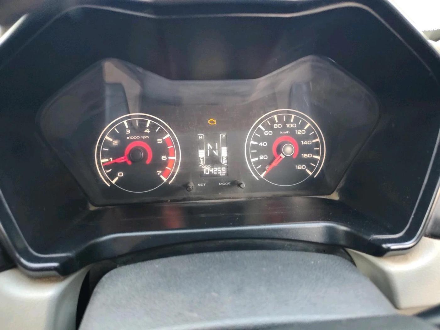 2017 Mahindra Kuv100 K2 6 STR, CNG, Manual, 1,04,259 km, interior