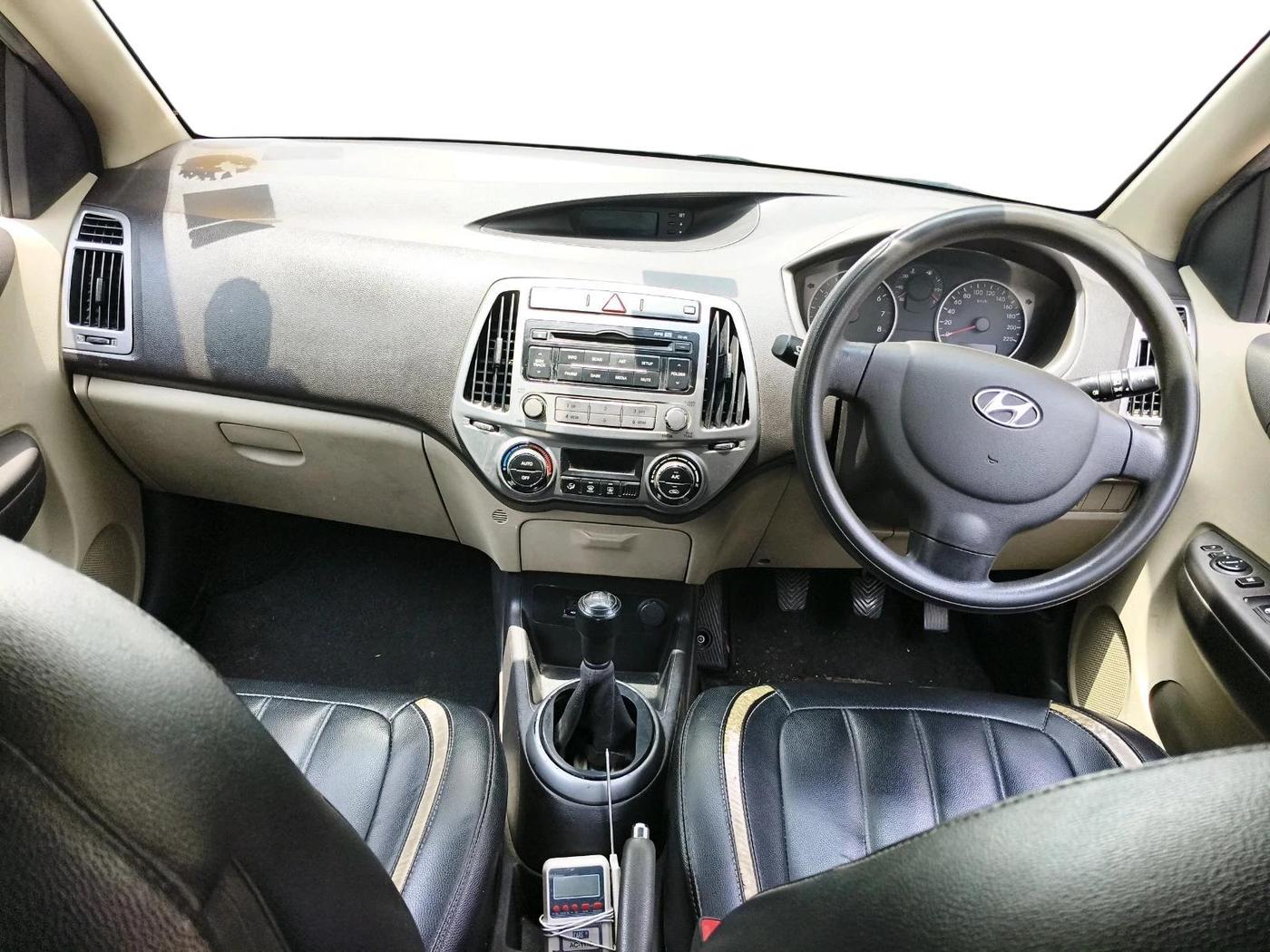 2013 Hyundai i20 MAGNA 1.2, Petrol, Manual, 91,471 km, interior