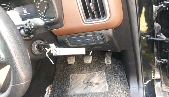 2024 Mahindra SCORPIO-N Z4 DIESEL MT 2WD 7 STR, Diesel, Manual, 48,588 km, interior