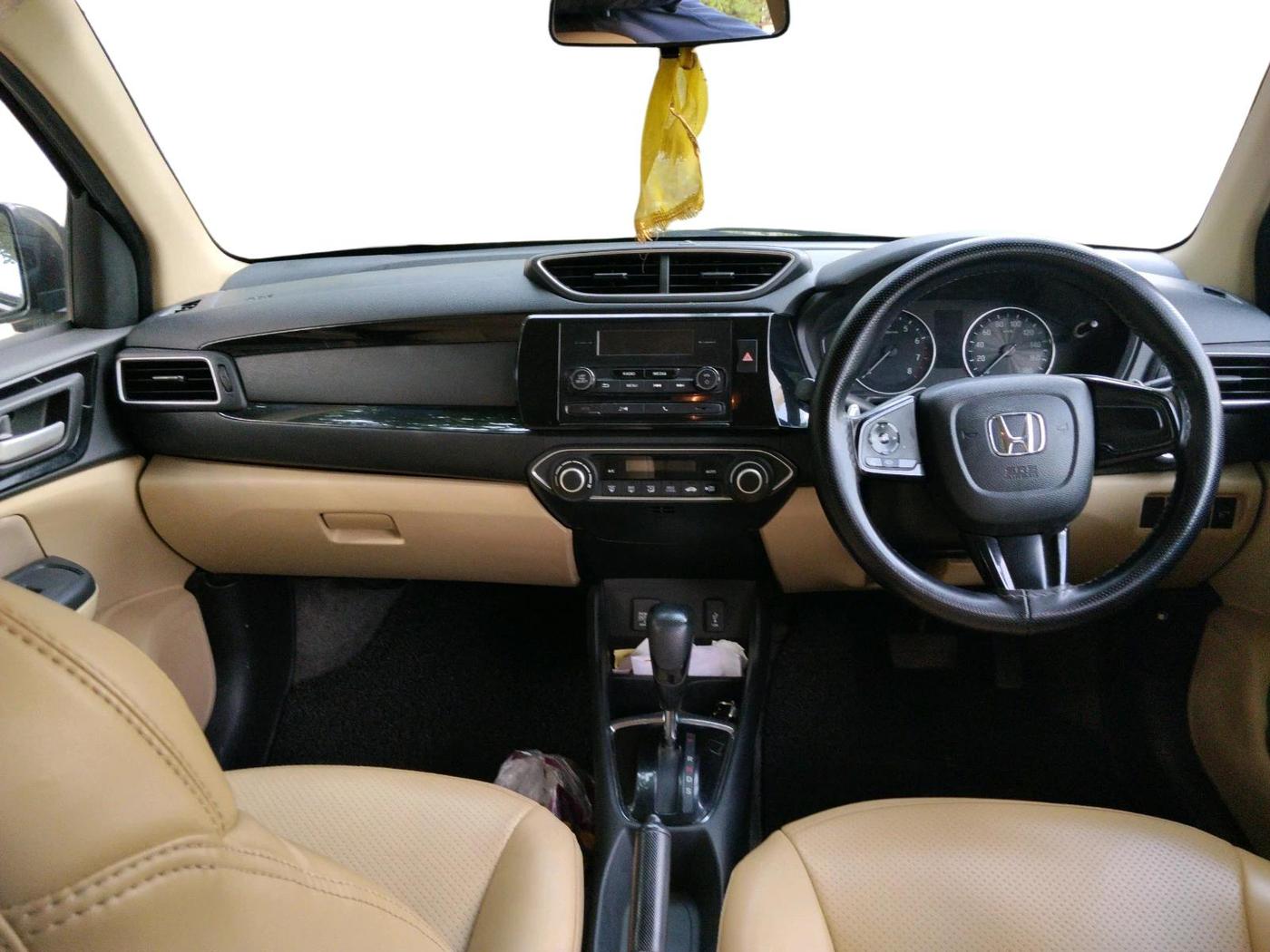 2020 Honda Amaze 1.2L I-VTEC V CVT, Petrol, Automatic, 1,26,658 km, interior