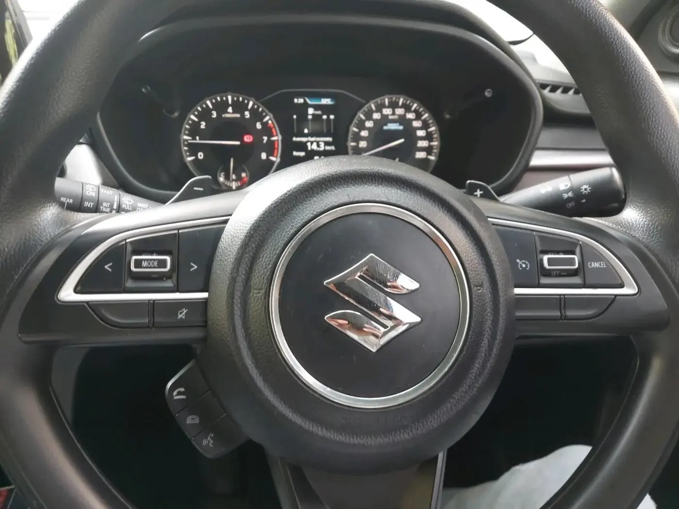 2024 Maruti BREZZA ZXI AT SMART HYBRID, Petrol, Automatic, 24,999 km, interior
