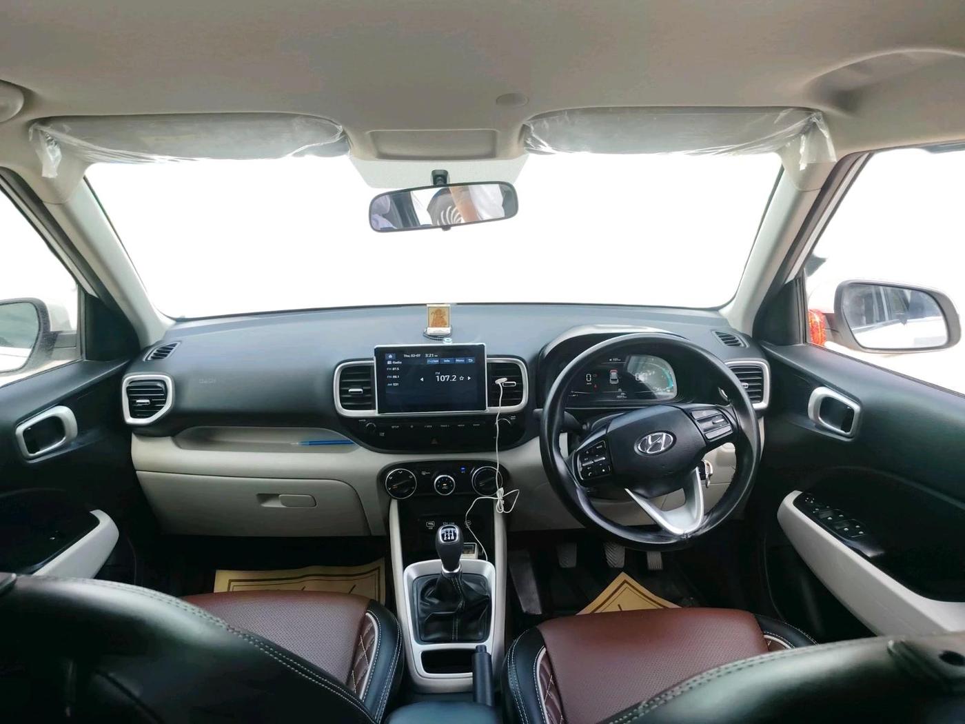 2024 Hyundai VENUE S(O) 1.2, Petrol, Manual, 15,717 km, interior