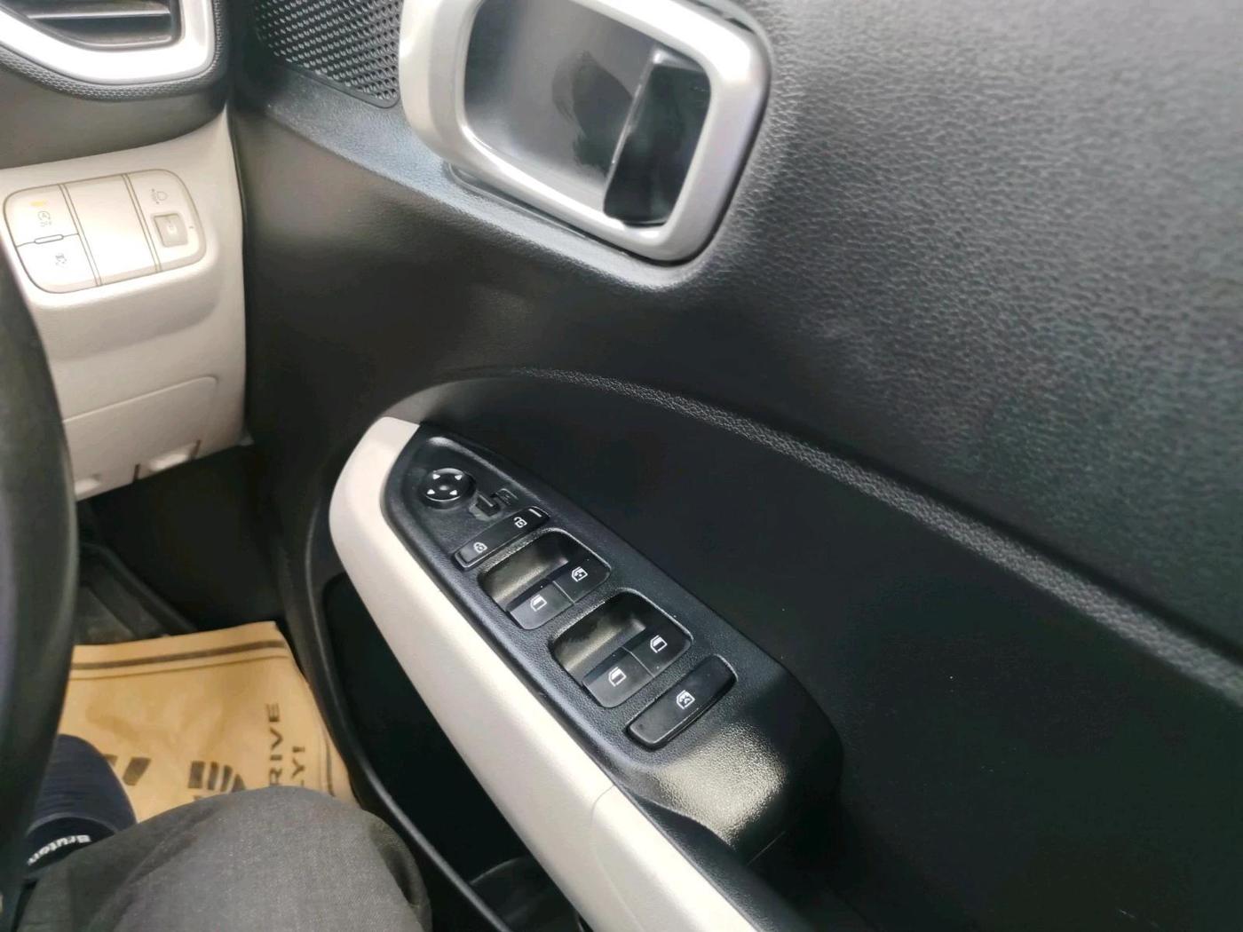 2024 Hyundai VENUE S(O) 1.2, Petrol, Manual, 15,717 km, interior