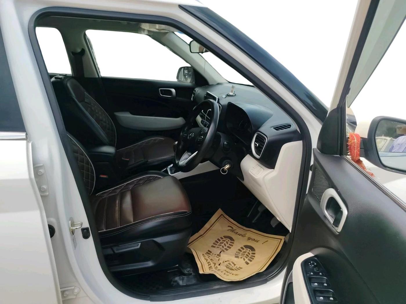 2024 Hyundai VENUE S(O) 1.2, Petrol, Manual, 15,717 km, interior