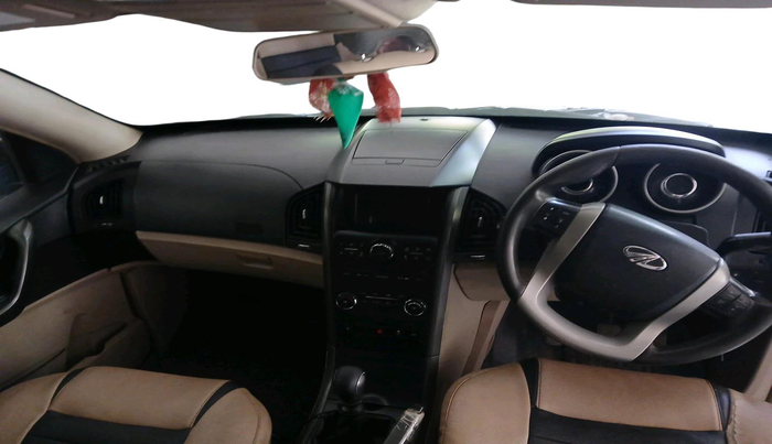 2015 Mahindra XUV500 W4 1.99, Diesel, Manual, 1,81,945 km, interior