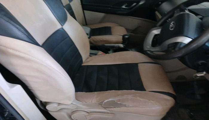 2015 Mahindra XUV500 W4 1.99, Diesel, Manual, 1,81,945 km, interior
