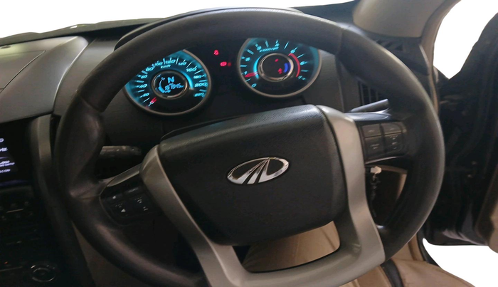 2015 Mahindra XUV500 W4 1.99, Diesel, Manual, 1,81,945 km, interior