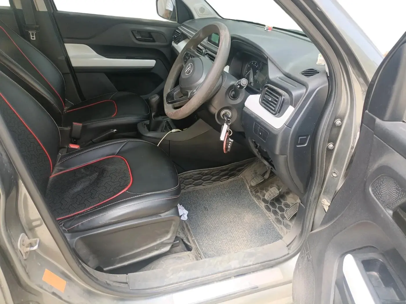 2022 Tata PUNCH PURE MT, Petrol, Manual, 52,101 km, interior