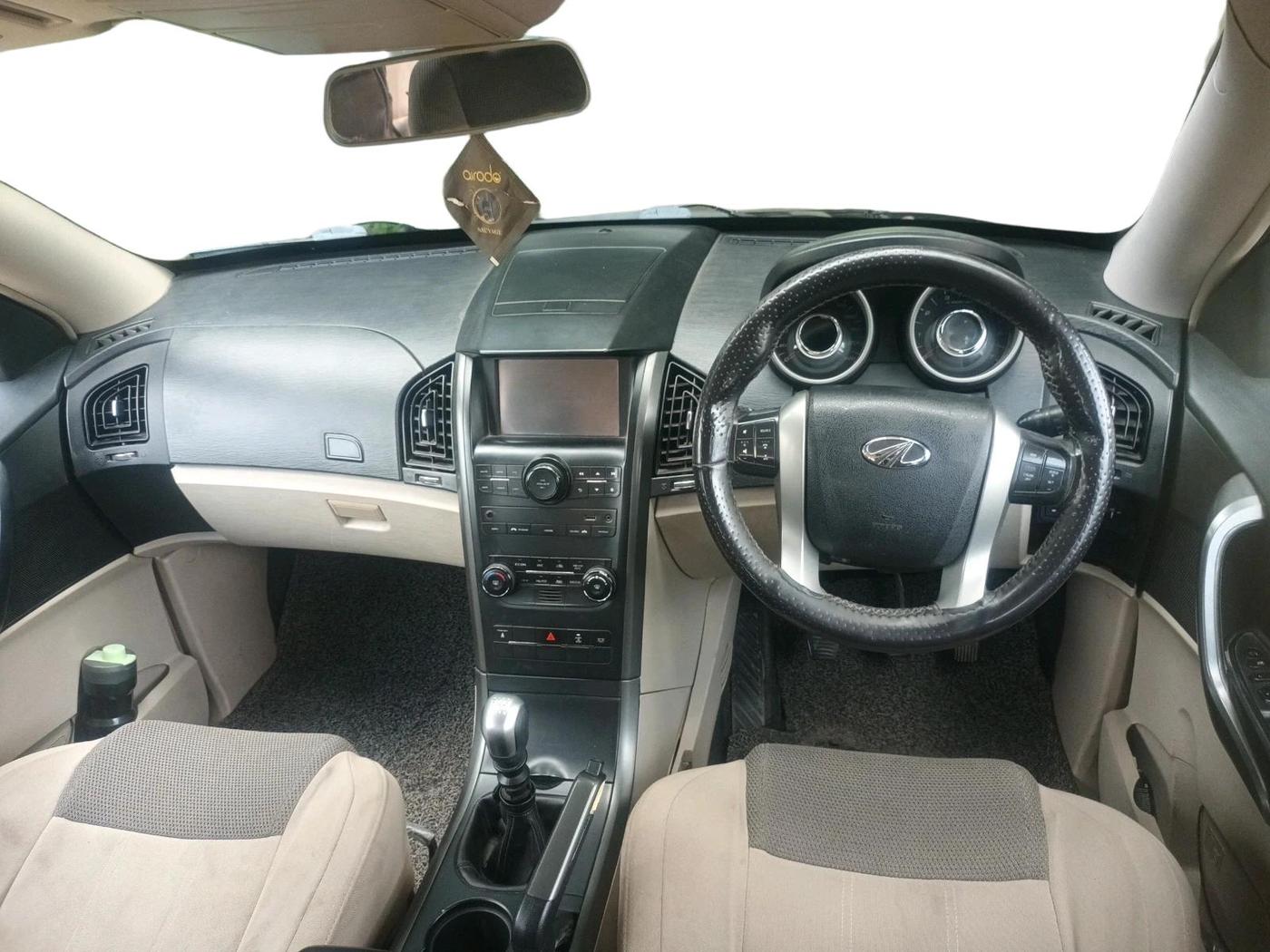 2017 Mahindra XUV500 W6 1.99, Diesel, Manual, 1,23,524 km, interior