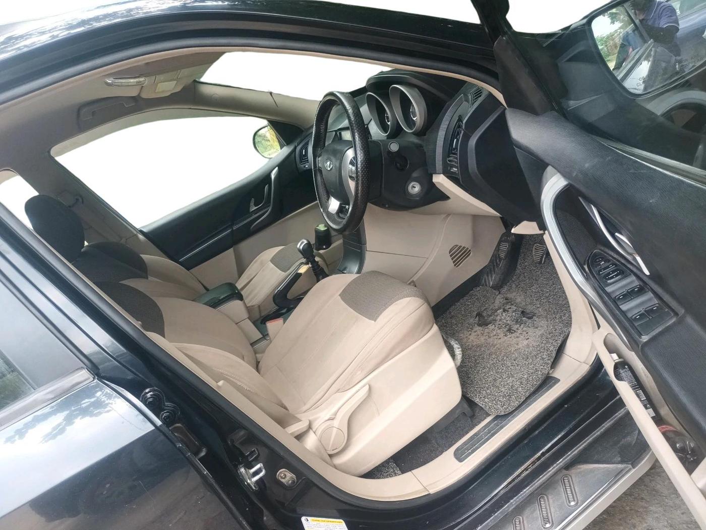 2017 Mahindra XUV500 W6 1.99, Diesel, Manual, 1,23,524 km, interior
