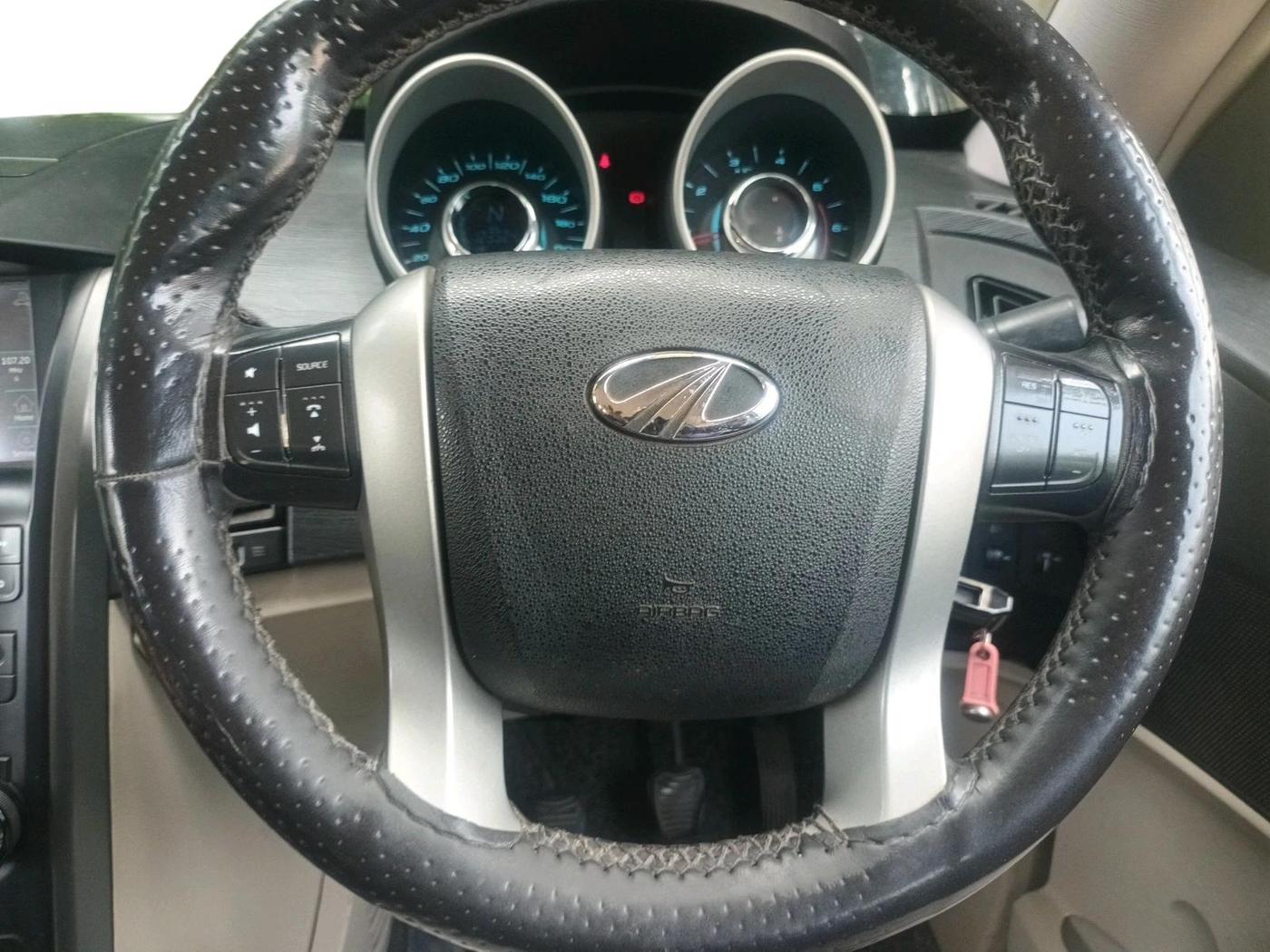 2017 Mahindra XUV500 W6 1.99, Diesel, Manual, 1,23,524 km, interior