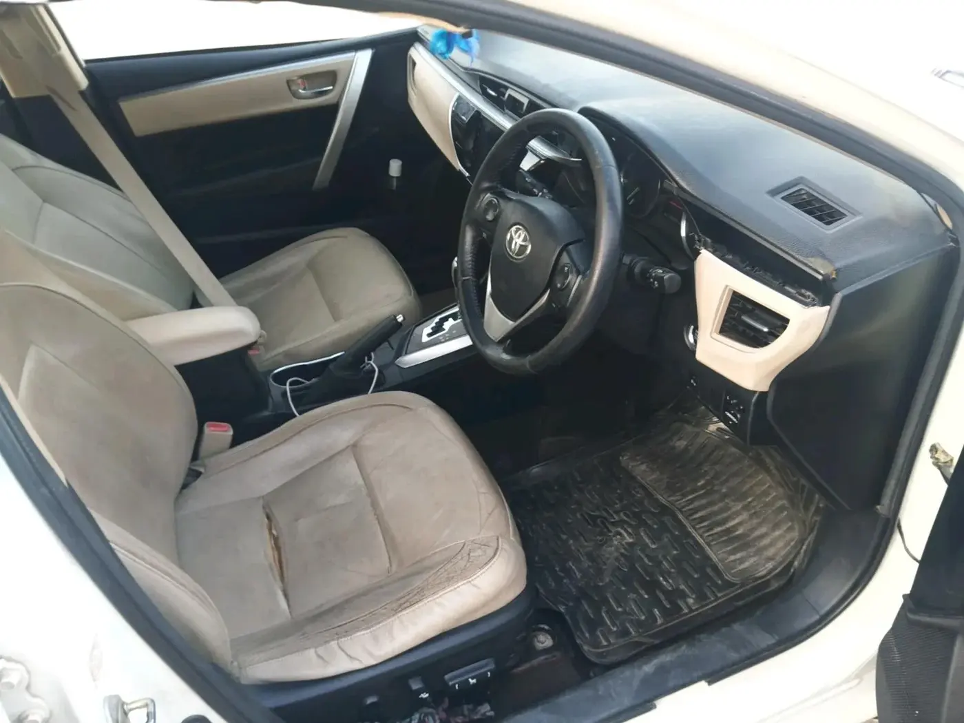 2014 Toyota Corolla Altis VL CVT PETROL, Petrol, Automatic, 1,08,666 km, interior