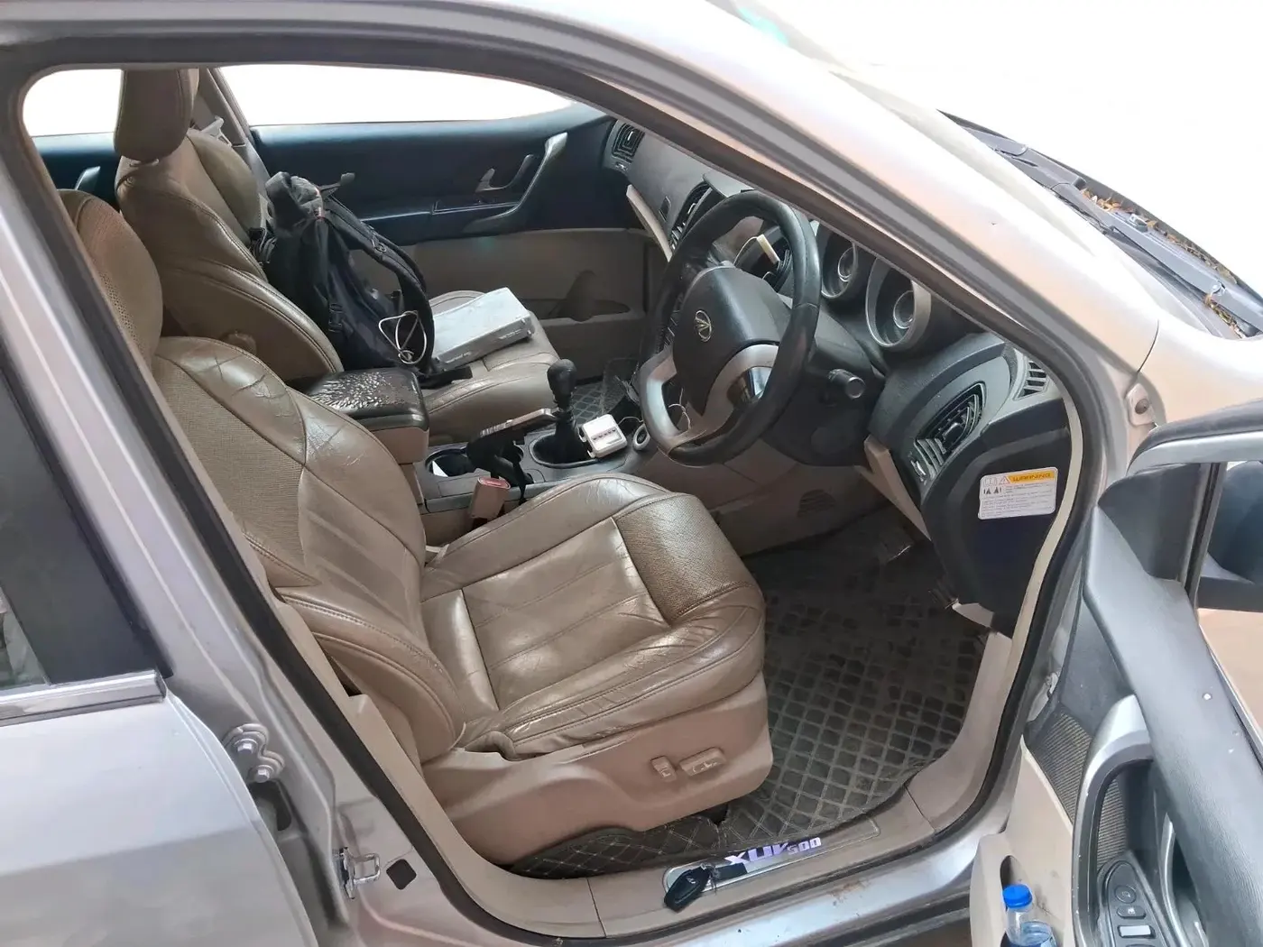 2016 Mahindra XUV500 W10, Diesel, Manual, 1,08,927 km, interior