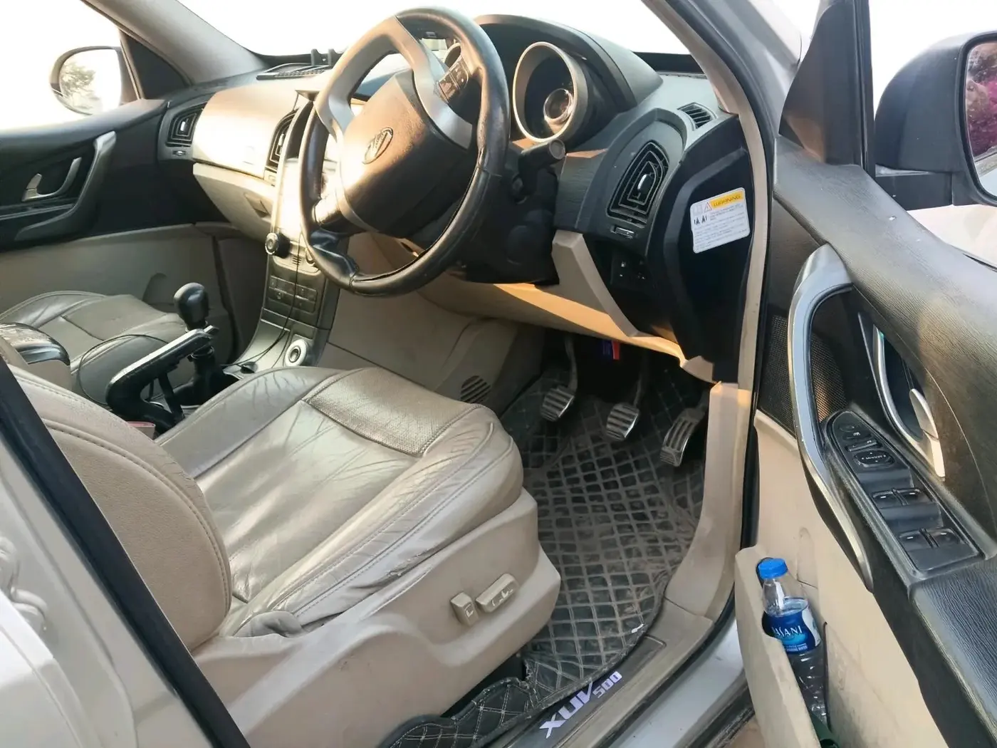 2016 Mahindra XUV500 W10, Diesel, Manual, 1,08,927 km, interior