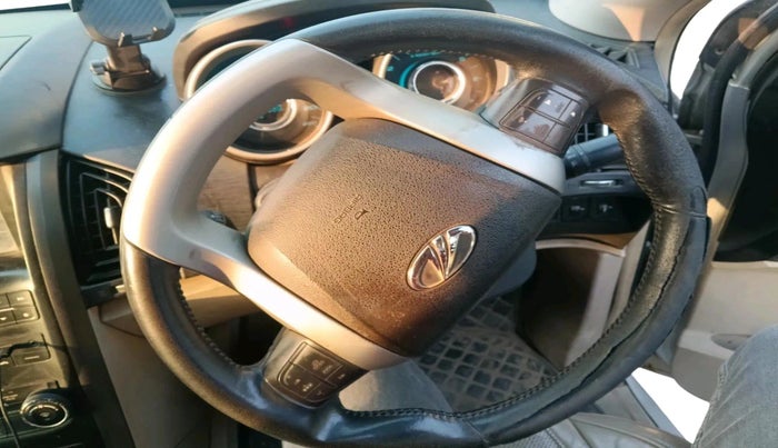 2016 Mahindra XUV500 W10, Diesel, Manual, 1,08,927 km, interior