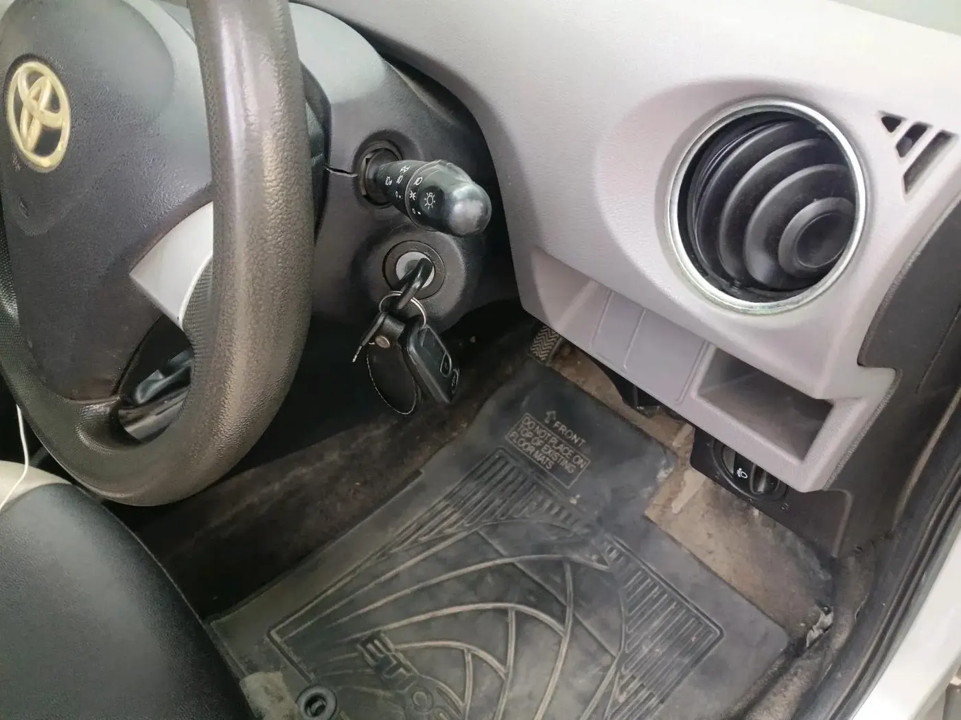 2011 Toyota Etios Liva V, Petrol, Manual, 75,303 km, interior
