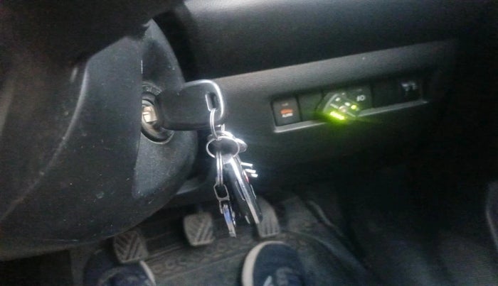 2020 Maruti Swift LXI, CNG, Manual, 35,090 km, interior