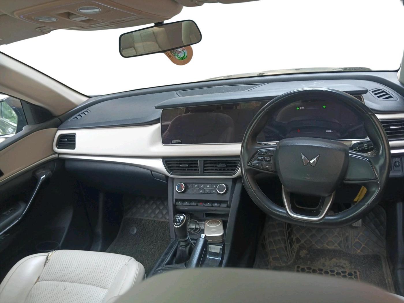 2022 Mahindra XUV700 AX 5 P MT 7 STR, Petrol, Manual, 50,129 km, interior