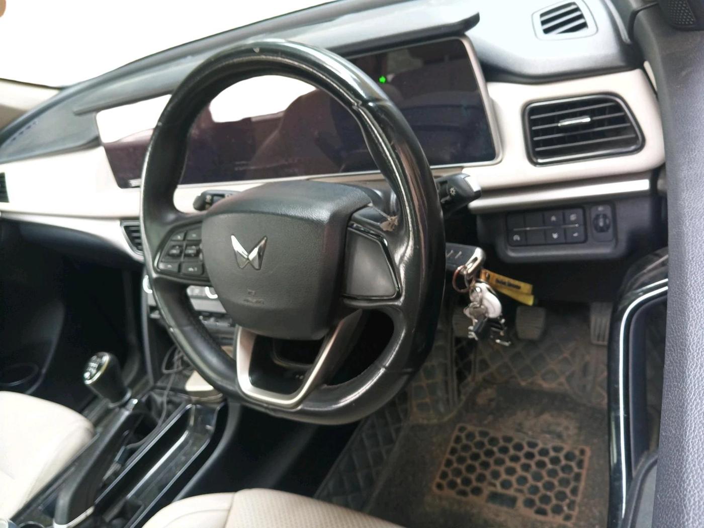 2022 Mahindra XUV700 AX 5 P MT 7 STR, Petrol, Manual, 50,129 km, interior