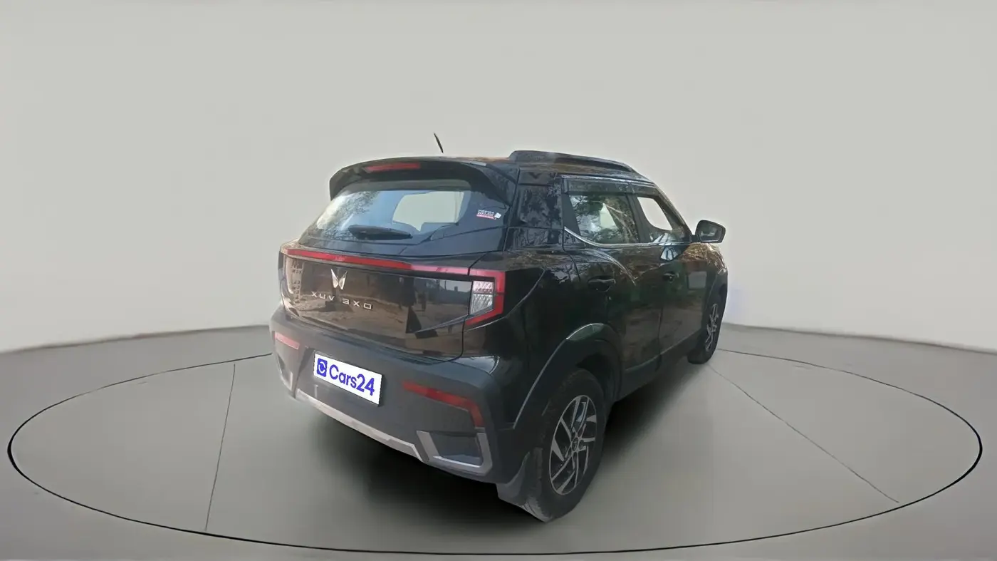 2024 Mahindra XUV 3XO AX5 1.2 L TCMPFi, Petrol, Manual, 14,000 km, exterior
