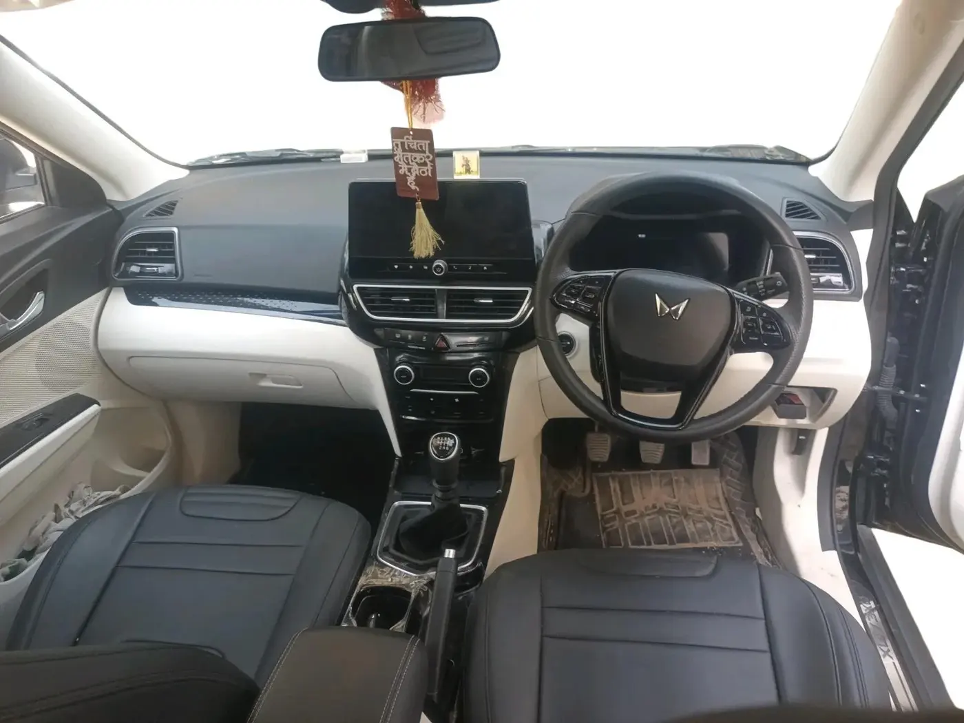 2024 Mahindra XUV 3XO AX5 1.2 L TCMPFi, Petrol, Manual, 14,000 km, interior