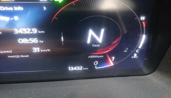 2024 Mahindra XUV 3XO AX5 1.2 L TCMPFi, Petrol, Manual, 13,432 km, interior