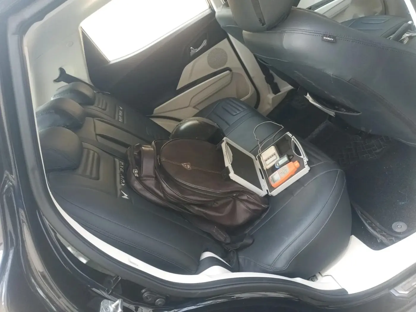 2024 Mahindra XUV 3XO AX5 1.2 L TCMPFi, Petrol, Manual, 14,000 km, interior