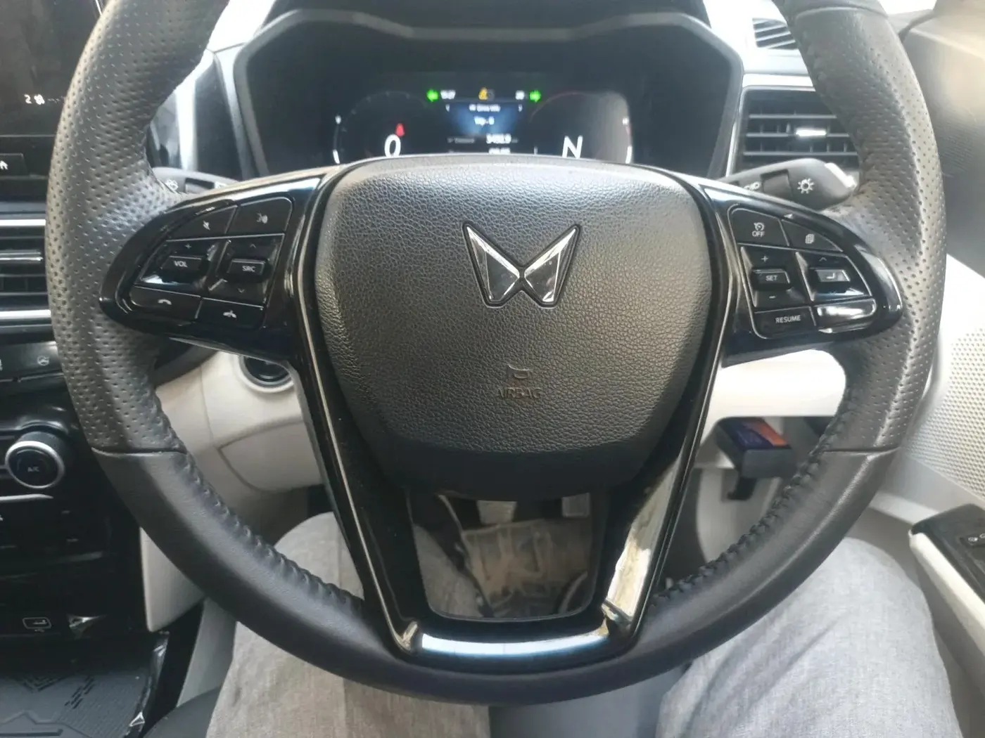 2024 Mahindra XUV 3XO AX5 1.2 L TCMPFi, Petrol, Manual, 14,000 km, interior