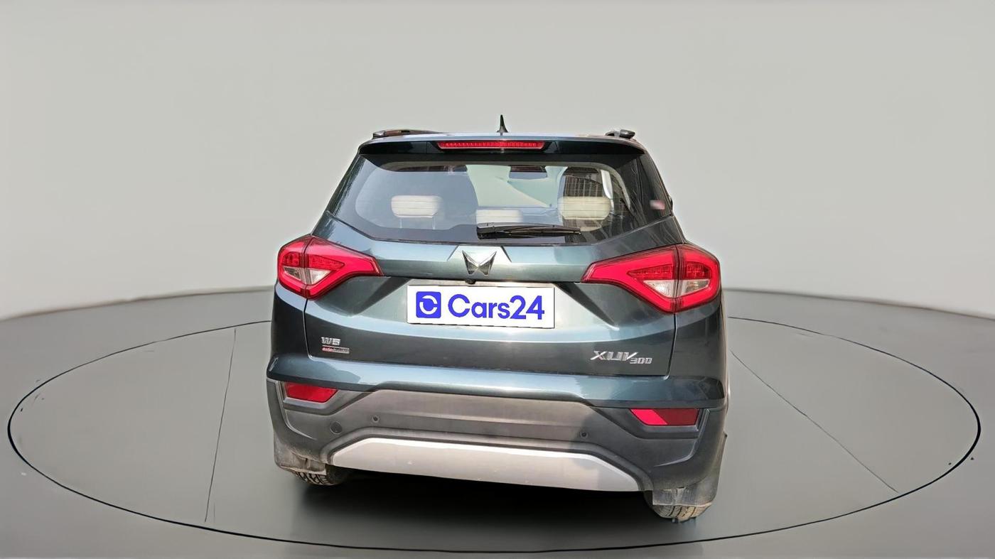 2023 Mahindra XUV300 W8 (O) 1.2 PETROL AMT, Petrol, Automatic, 28,983 km, exterior
