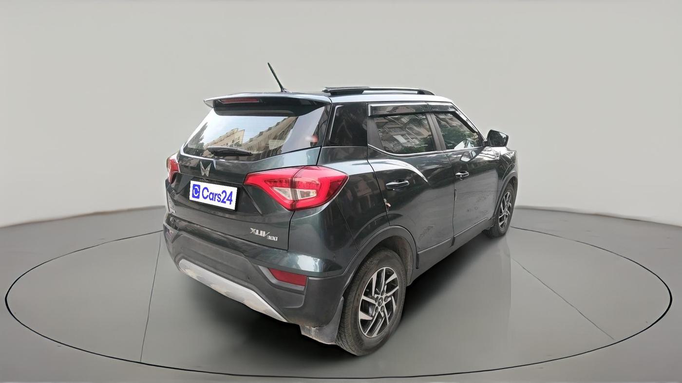 2023 Mahindra XUV300 W8 (O) 1.2 PETROL AMT, Petrol, Automatic, 28,983 km, exterior