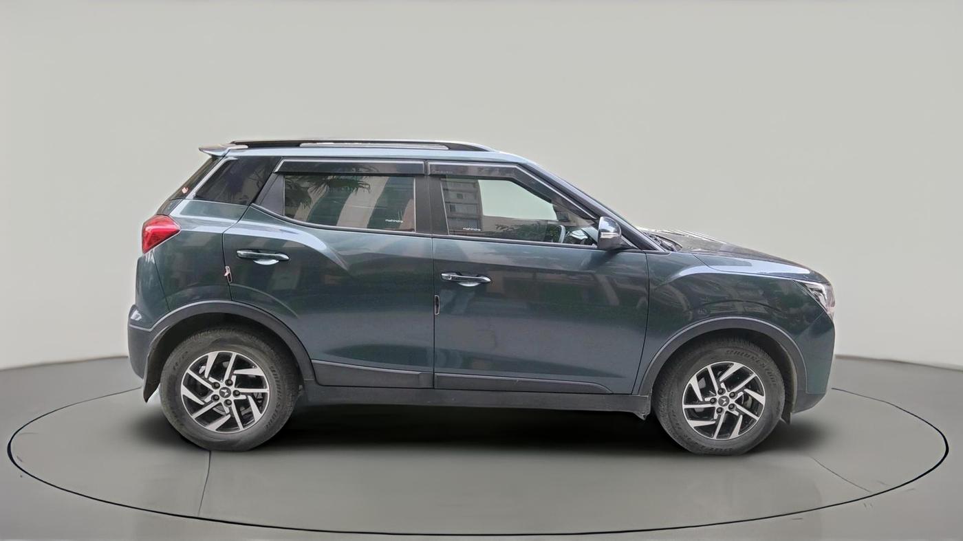 2023 Mahindra XUV300 W8 (O) 1.2 PETROL AMT, Petrol, Automatic, 28,983 km, exterior