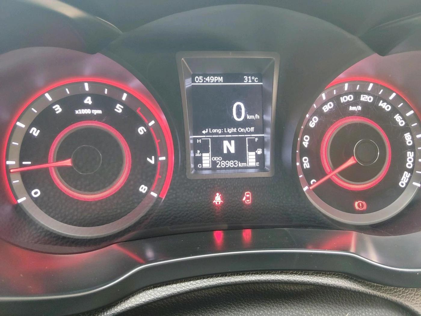 2023 Mahindra XUV300 W8 (O) 1.2 PETROL AMT, Petrol, Automatic, 28,983 km, interior