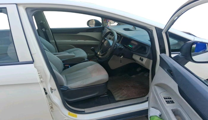2018 Mahindra MARAZZO M2 7STR, Diesel, Manual, 97,712 km, interior