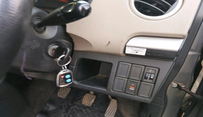 2015 Maruti Wagon R 1.0 LXI, Petrol, Manual, 49,630 km, interior