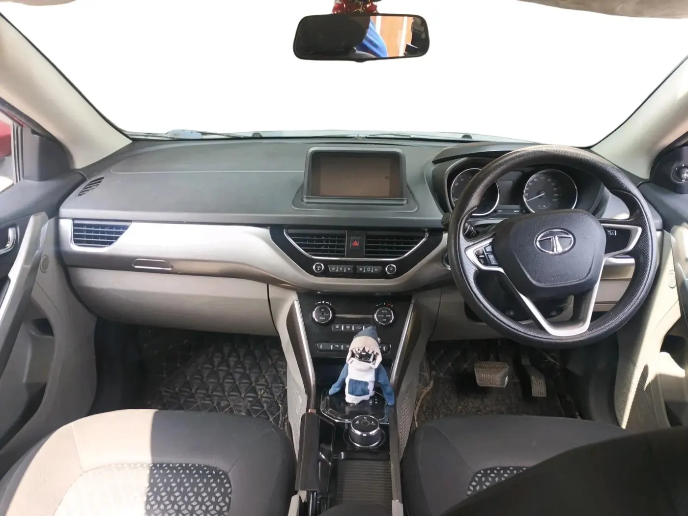 2018 Tata NEXON XZA PLUS DIESEL DUAL TONE, Diesel, Automatic, 1,16,565 km, interior