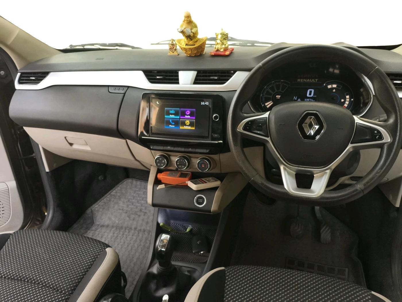 2022 Renault TRIBER RXZ AMT, Petrol, Automatic, 33,974 km, interior