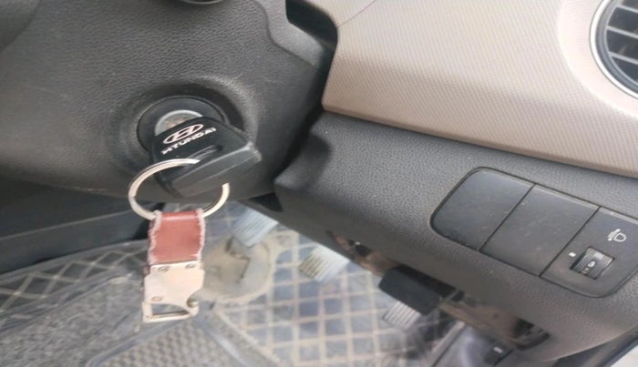 2016 Hyundai Grand i10 MAGNA 1.2 KAPPA VTVT, Petrol, Manual, 1,12,214 km, interior