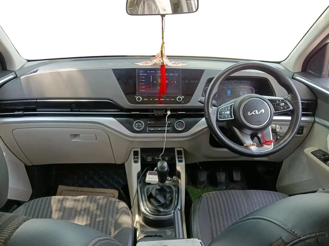 2022 KIA CARENS PRESTIGE 1.4 PETROL 7 STR, Petrol, Manual, 61,077 km, interior