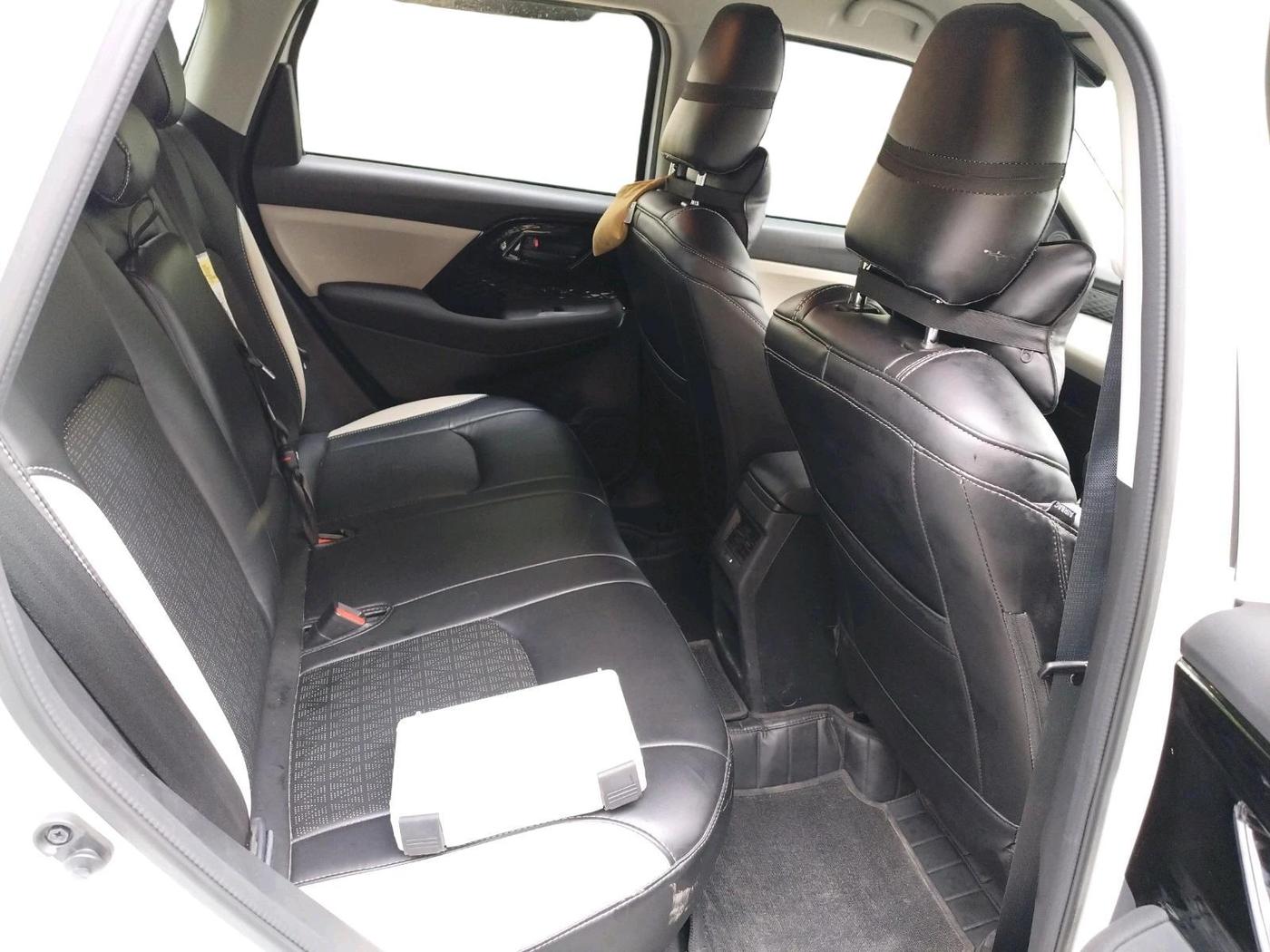 2025 Maruti Victoris Lxi 1.5 MT, Petrol, Automatic, 9,124 km, interior