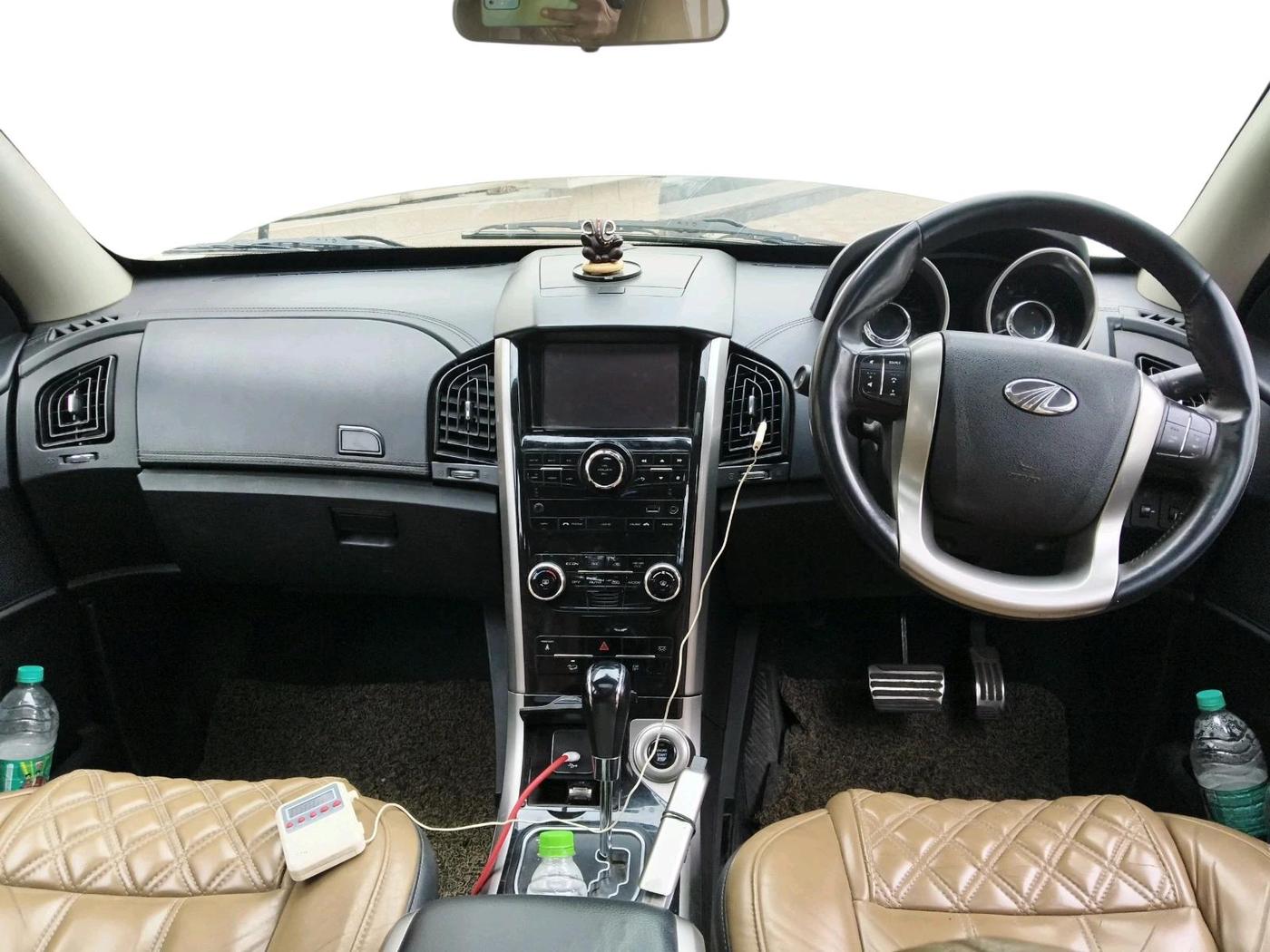 2018 Mahindra XUV500 W11 AT, Diesel, Automatic, 1,13,405 km, interior