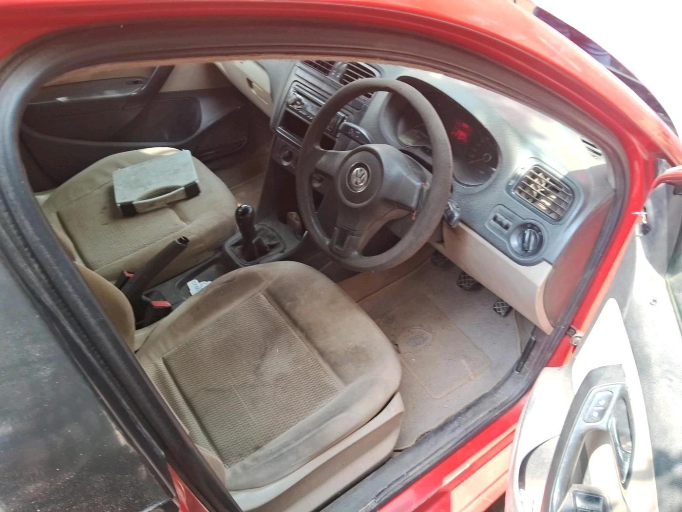 2011 Volkswagen Polo TRENDLINE 1.2L PETROL, CNG, Manual, 1,23,069 km, interior