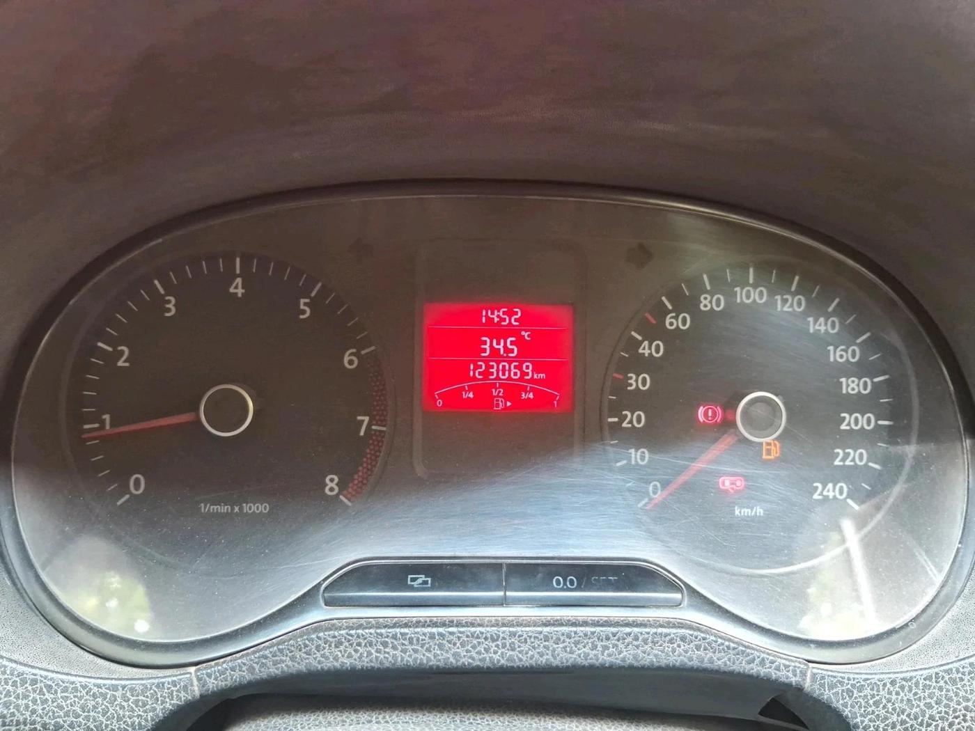 2011 Volkswagen Polo TRENDLINE 1.2L PETROL, CNG, Manual, 1,23,069 km, interior