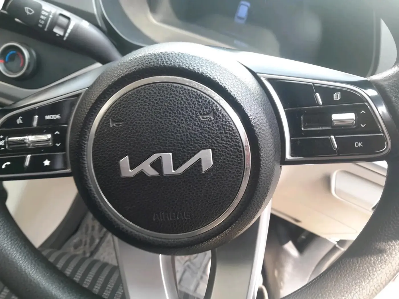 2023 KIA CARENS PRESTIGE 1.5 DIESEL IMT 7 STR, Diesel, Manual, 63,535 km, interior