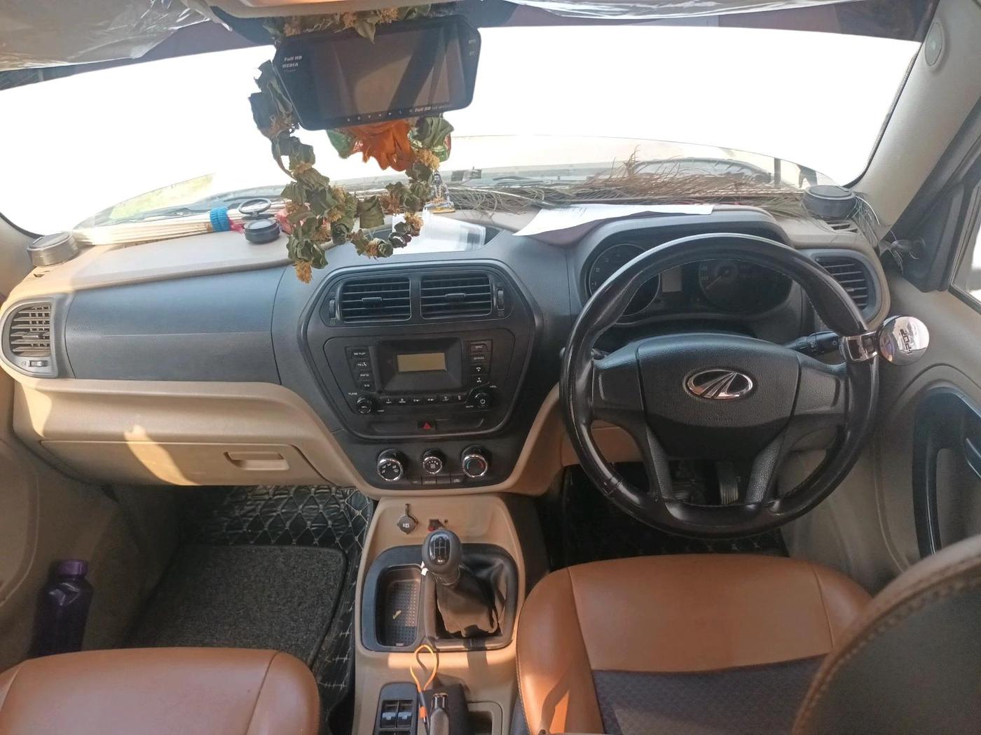 2019 Mahindra TUV300 T6 PLUS, Diesel, Manual, 62,768 km, interior