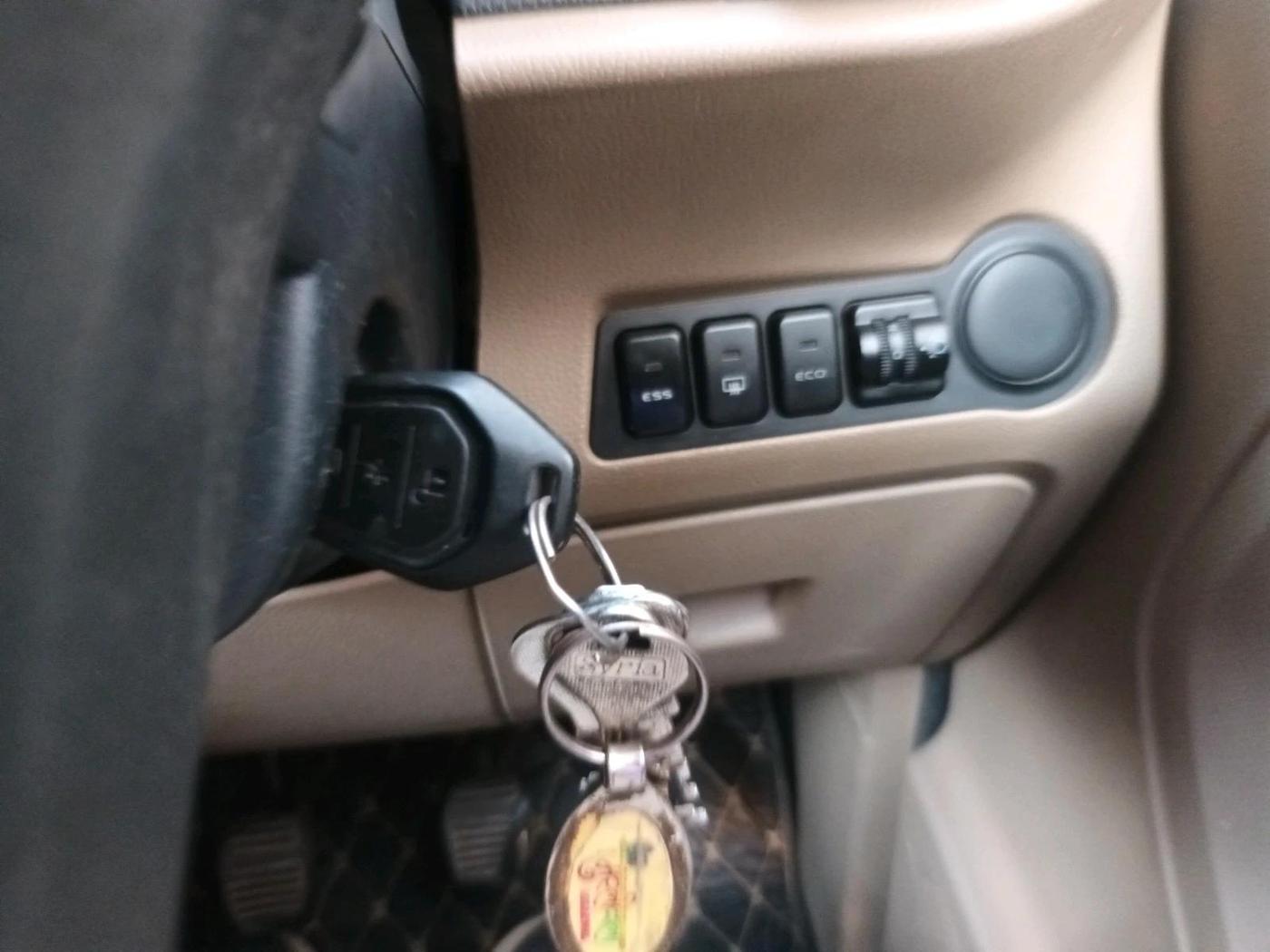 2019 Mahindra TUV300 T6 PLUS, Diesel, Manual, 62,768 km, interior