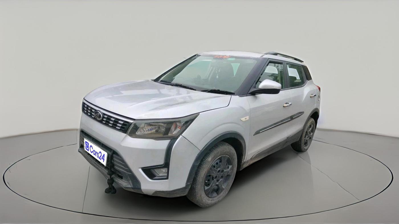 2020 Mahindra XUV300 W6 1.2 PETROL, Petrol, Manual, 1,20,035 km, exterior
