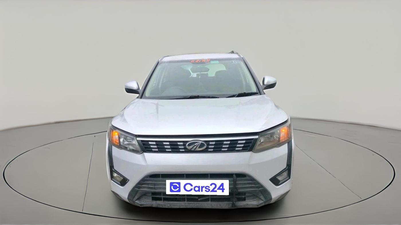 2020 Mahindra XUV300 W6 1.2 PETROL, Petrol, Manual, 1,20,035 km, exterior