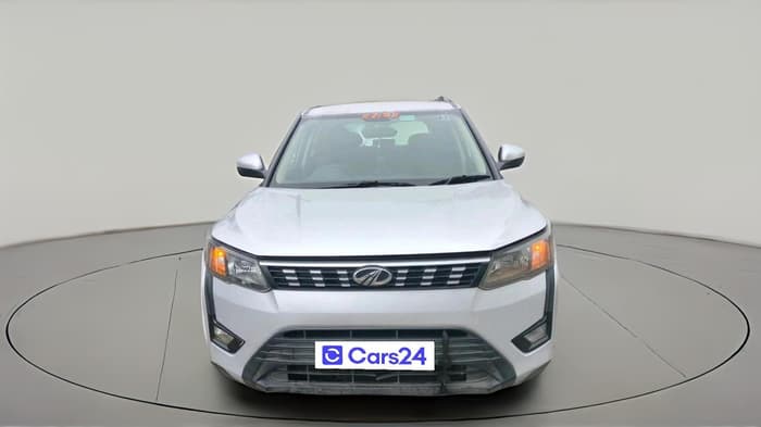 2020 Mahindra XUV300 W6 1.2 PETROL, Petrol, Manual, 1,20,035 km, exterior